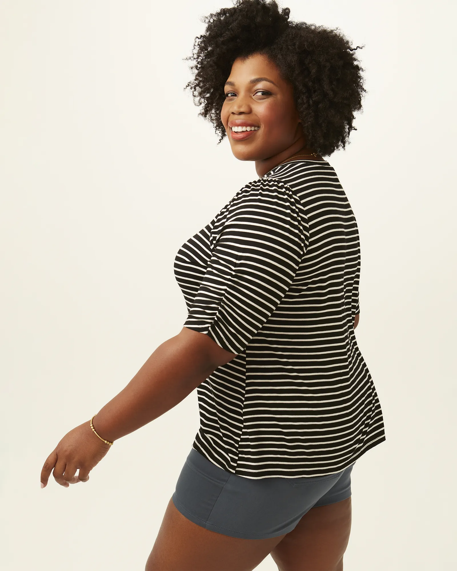 Abby Ruched Sleeve Tee | Black / Ivory